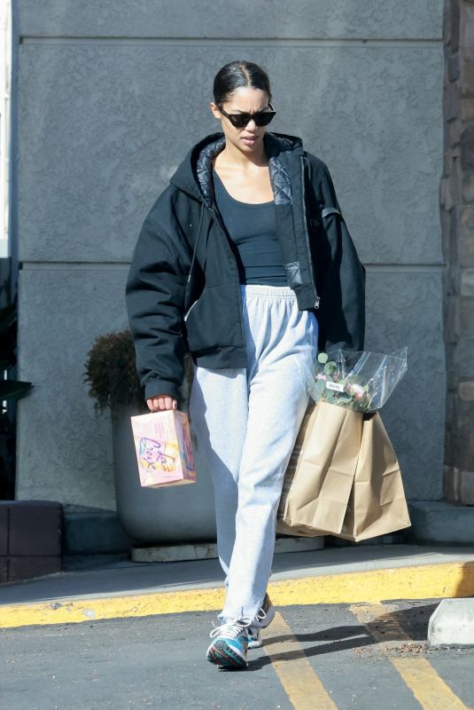 LAURA HARRIER Shopping at Gelson’s Markets in Los Feliz 11/17/2022