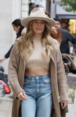 LEANN RIMES Laves BBC Radio 2 Studios in London 11/11/2022