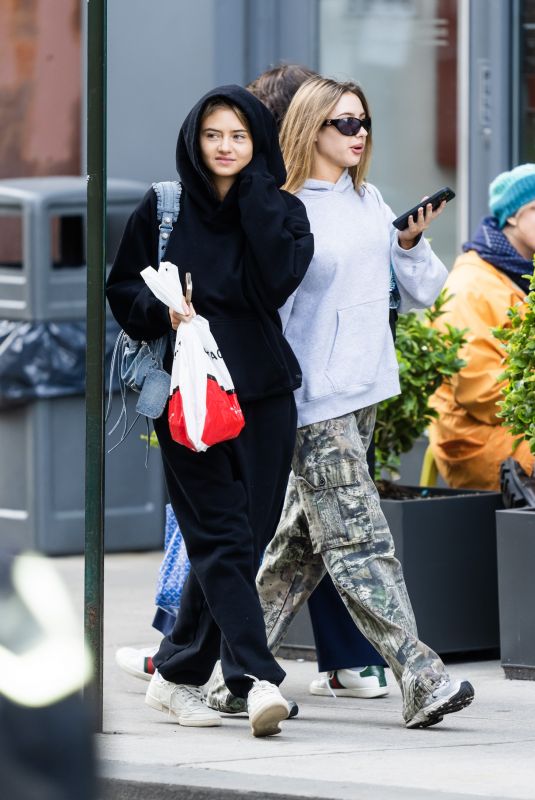 LENI KLUM Out with a Girlfriend in New York 10/28/2022