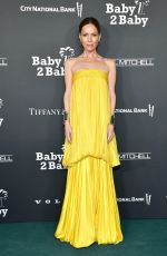 LESLIE MANN at 2022 Baby2baby Gala in West Hollywood 11/12/2022