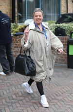 LISA ARMSTRONG Leaves Her Hotel in London 11/05/2022