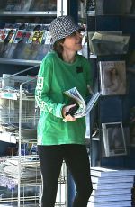 LISA RINNA at a Local Newsstand in Studio City 11/25/2022