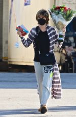LISA RINNA Shopping at Ralphs Store in Studio City 10/30/2022