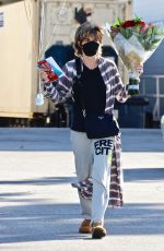 LISA RINNA Shopping at Ralphs Store in Studio City 10/30/2022
