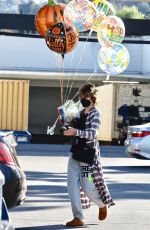 LISA RINNA Shopping at Ralphs Store in Studio City 10/30/2022