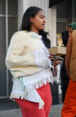 MALIA and SASHA OBAMA Out with Friends in Los Angeles 11/13/2022
