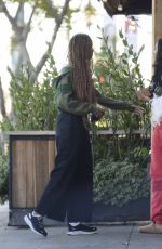 MALIA and SASHA OBAMA Out with Friends in Los Angeles 11/13/2022