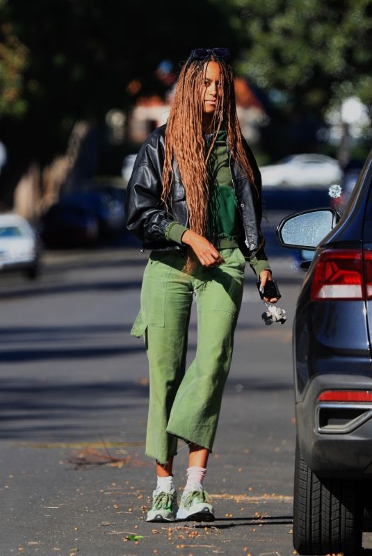 MALIA OBAMA Leaves Dawit Eklund