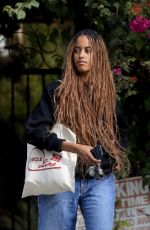 MALIA OBAMA Out and About in Brentwood 11/12/2022