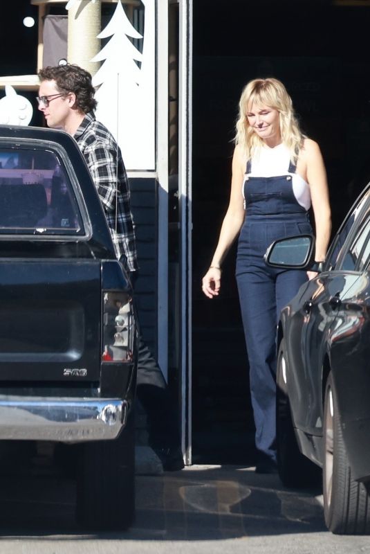 MALIN AKERMAN and Jack Donnelly Visits a Pet Store in Los Feliz 11/21/2022