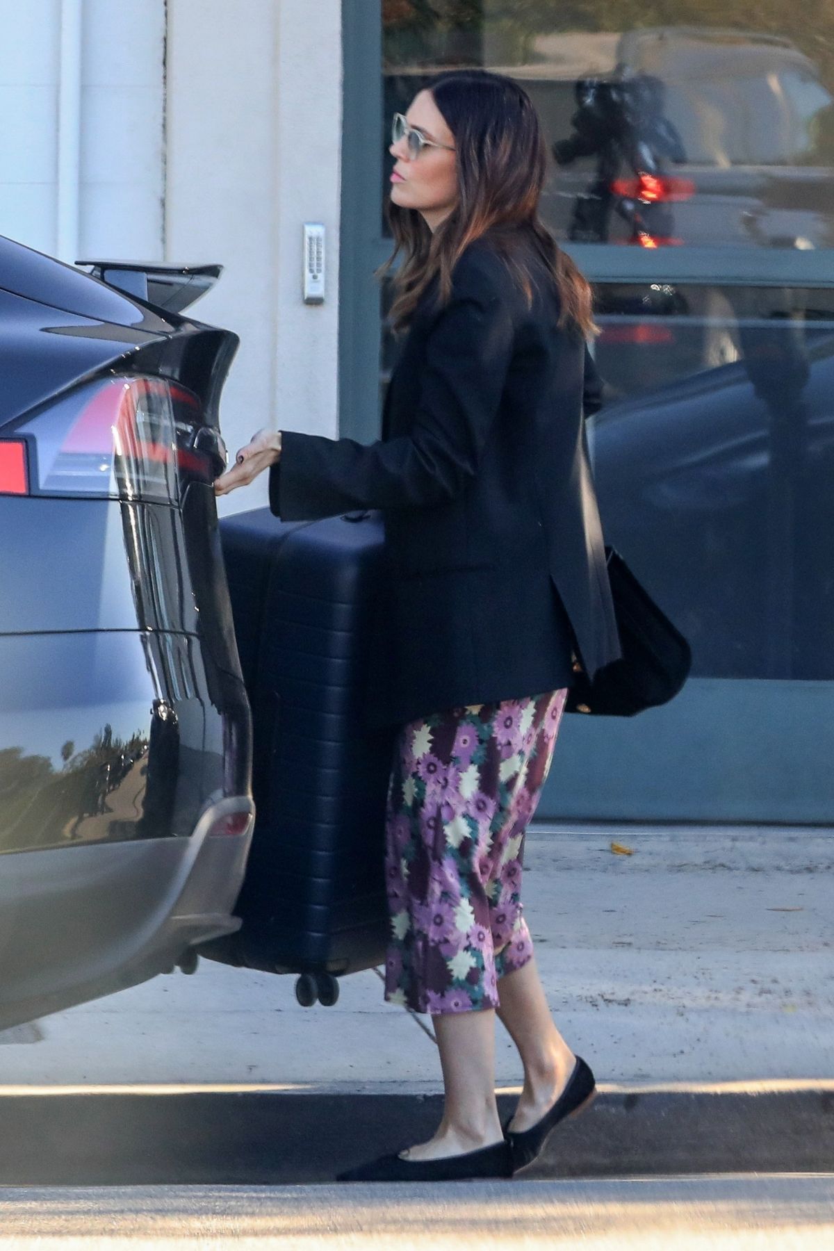 MANDY MOORE Carrying Her Luggage Out in Beverly Hills 11/22/2022 ...