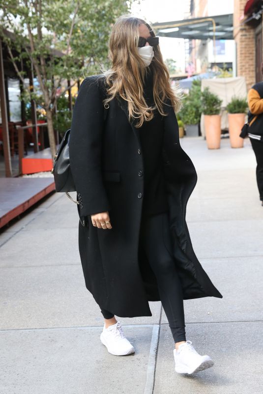 MARGOT ROBBIE Arrives at Her Hotel in New York 11/16/2022