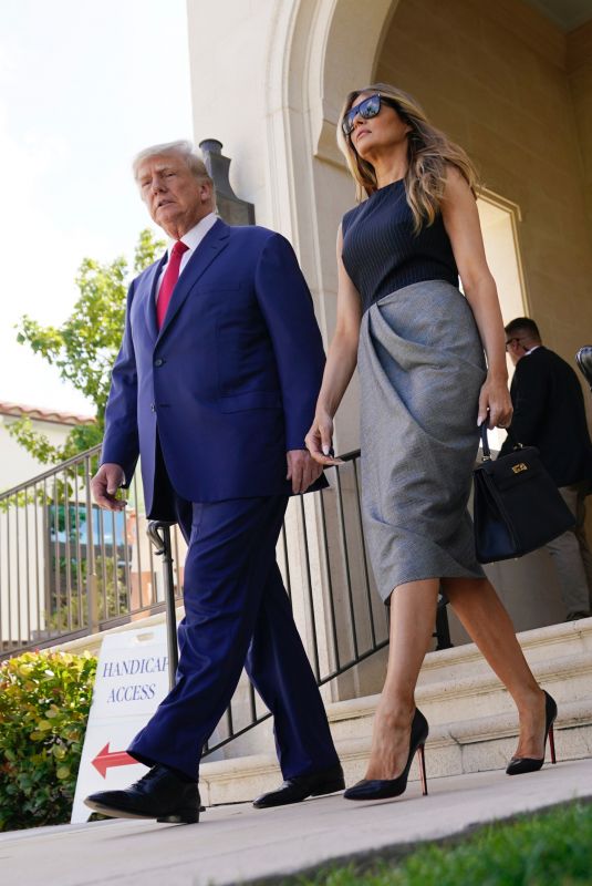 MELANIA and Donald TRUMP Leaves a Polling Station in Palm Beach 11/08/2022