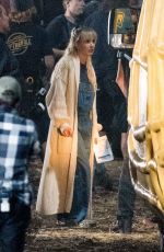 MILLIE BOBBY BROWN on the Set of The Electric State in Columbus 11/02/2022