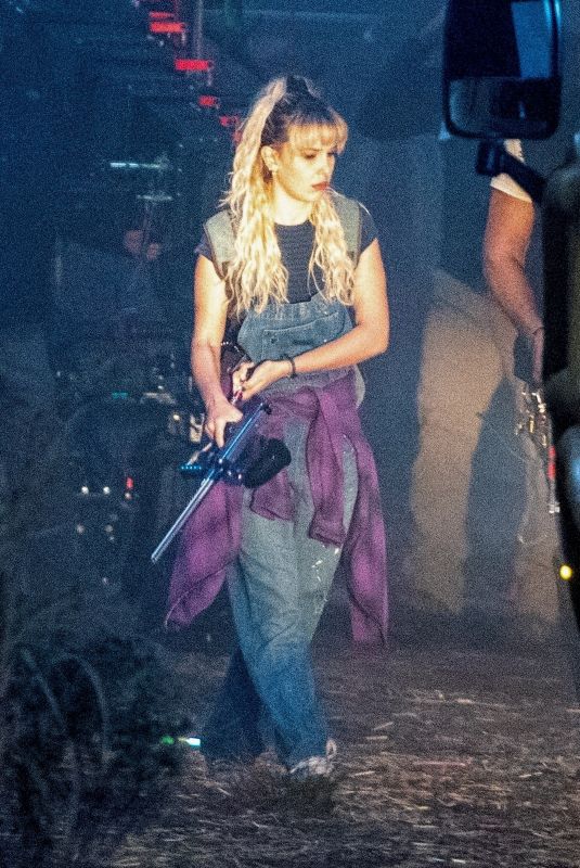 MILLIE BOBBY BROWN on the Set of The Electric State in Columbus 11/02/2022
