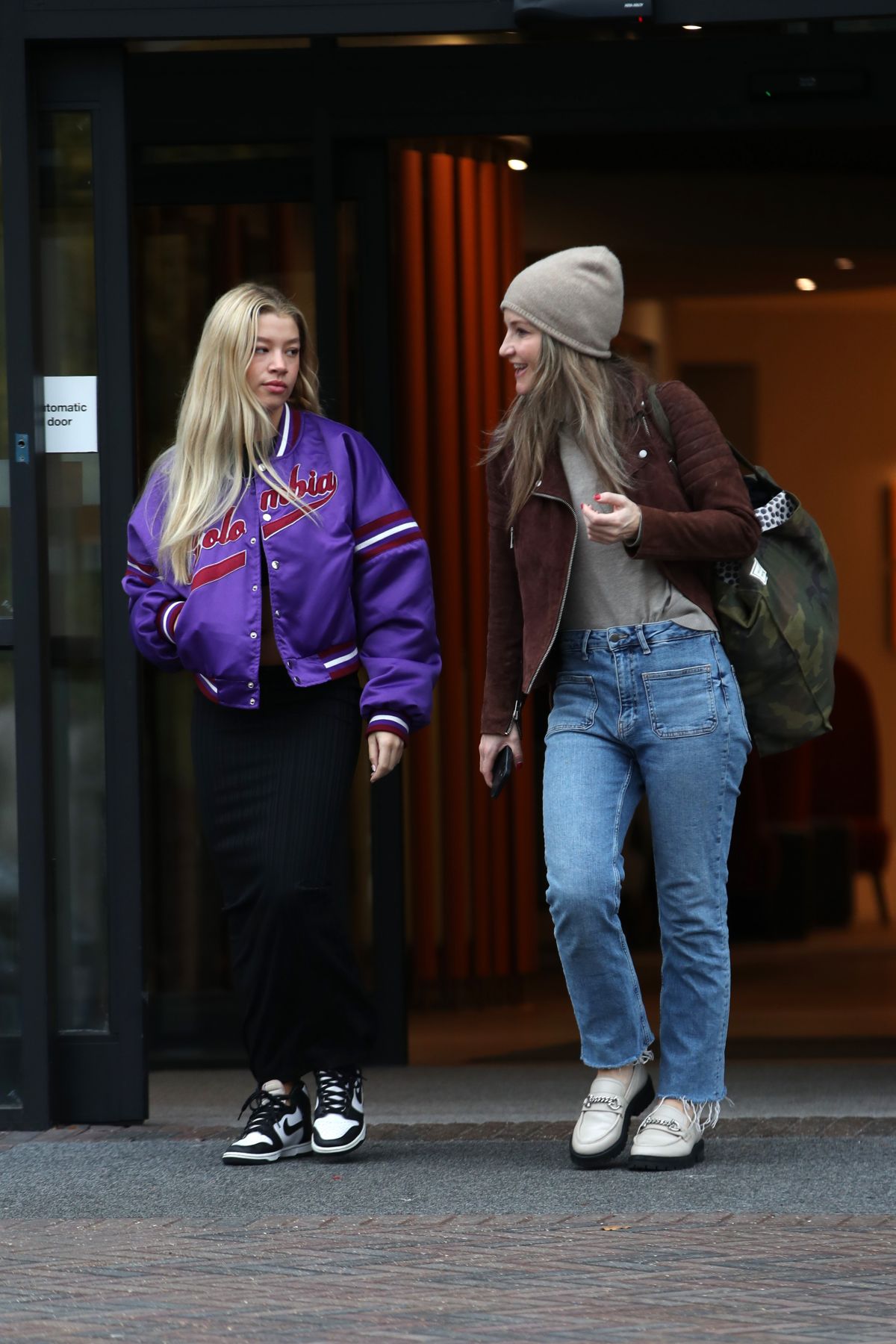 MOLLY RAINFORD And HELEN SKELTON Leaves Their Hotel In London 11 11 MOLLY RAINFORD And HELEN SKELTON Leaves Their Hotel In London 11 11
