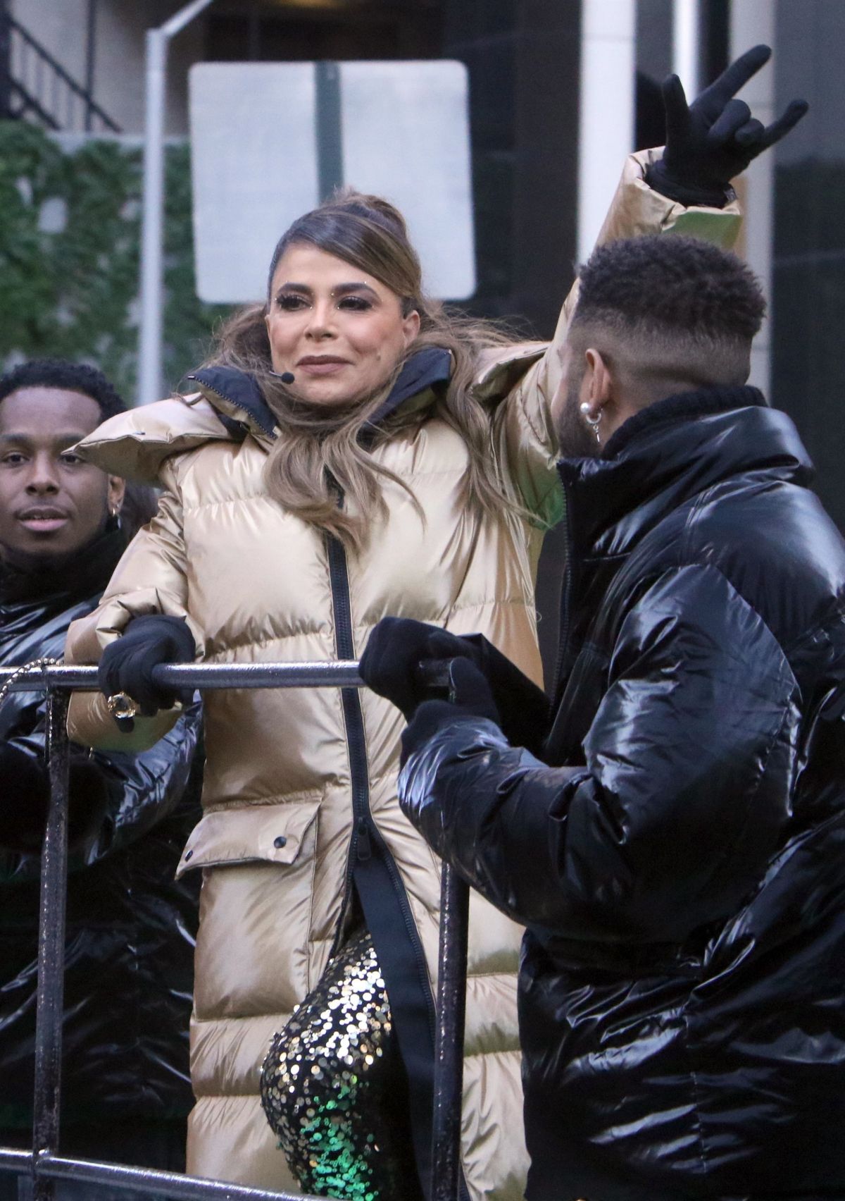 paula-abdul-at-96th-macy-s-thanksgiving-day-parade-in-new-york-11-24