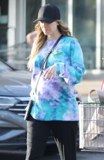 Pregantn KALEY CUOCO and Tom Pelphrey Out in Los Angeles 11/22/2022