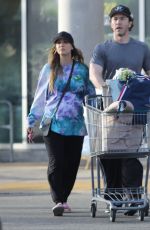 Pregantn KALEY CUOCO and Tom Pelphrey Out in Los Angeles 11/22/2022