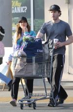 Pregantn KALEY CUOCO and Tom Pelphrey Out in Los Angeles 11/22/2022