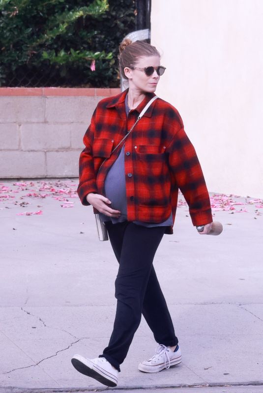 Pregnant KATE MARA Leaves Morning Yoga Class in Los Angeles 11/01/2022