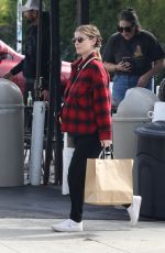 Pregnant KATE MARA Out Picking up Lunch in Los Angeles 11/02/2022