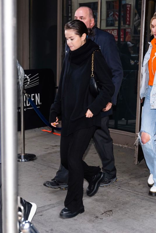 SELENA GOMEZ Leaves Knicks Game at Madison Square Garden in New York 11/13/2022