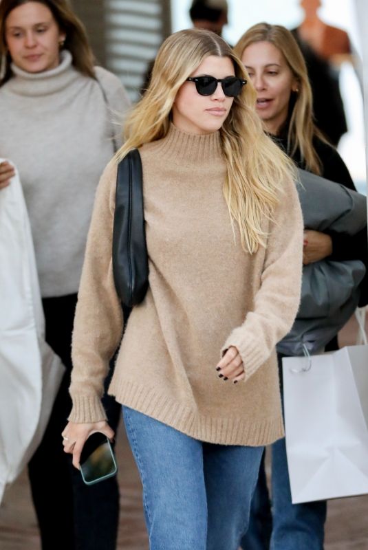 SOFIA RICHIE Shopping at Melanie Grant in West Hollywood 11/09/2022