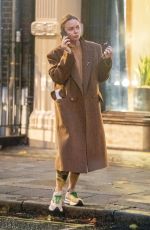 STELLA MCCARTNEY Out and About in London 11/08/2022