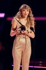 TAYLOR SWIFT at 2022 American Music Awards in Los Angeles 11/20/2022