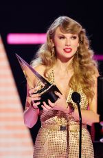 TAYLOR SWIFT at 2022 American Music Awards in Los Angeles 11/20/2022