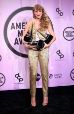 TAYLOR SWIFT at 2022 American Music Awards in Los Angeles 11/20/2022