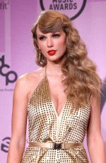 TAYLOR SWIFT at 2022 American Music Awards in Los Angeles 11/20/2022