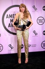 TAYLOR SWIFT at 2022 American Music Awards in Los Angeles 11/20/2022