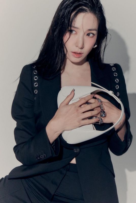 TIFFANY YOUNG for Alexander McQueen’s Hobo Bag, 2022