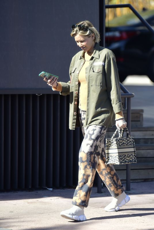 TINA LOUISE Leaves Cafe Gratitude in Los Angeles 11/16/2022