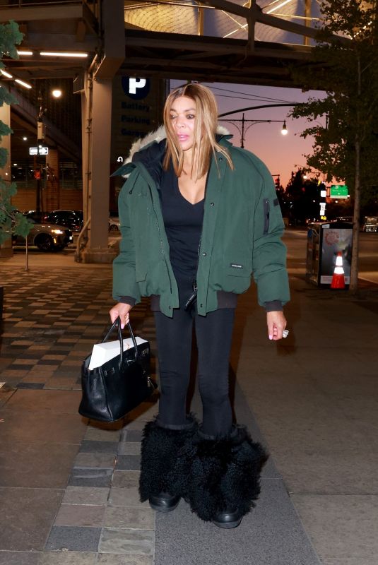 WENDY WILLIAMS Returns to Her Apartment in New York 11/22/2022