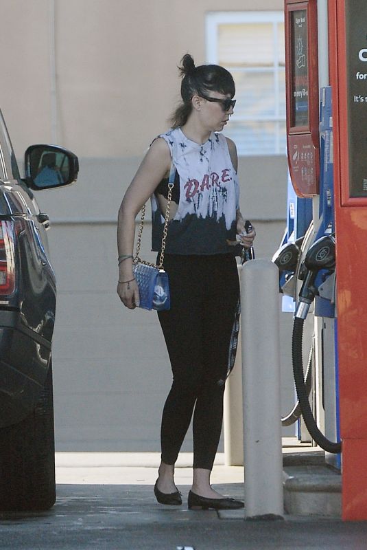 AMANDA BYNES at a Gas Station in Los Angeles 12/13/2022