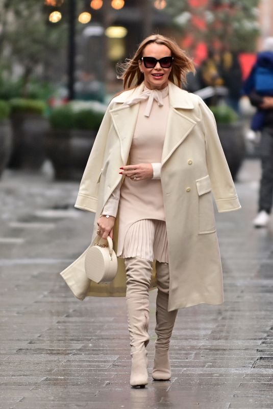 AMANDA HOLDEN Leaves Heart FM Breakfast Show in London 12/12/2022