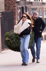 BROOKE SHIELDS Out and About in New York 12/18/2022