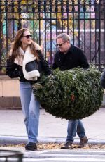 BROOKE SHIELDS Out and About in New York 12/18/2022