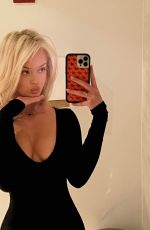 CAROLINA V. MARIE - Instagram Photos 12/19/2022