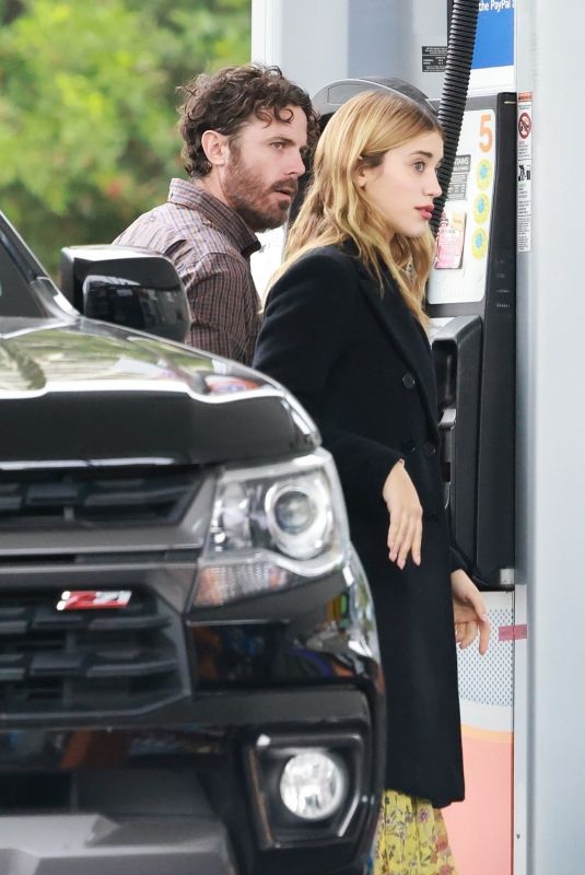 CAYLEE COWAN and Casey Affleck at a Gas Station in Los Feliz 12/02/2022