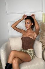 CHLOE VEITCH - Instagram Photos 12/04/2022