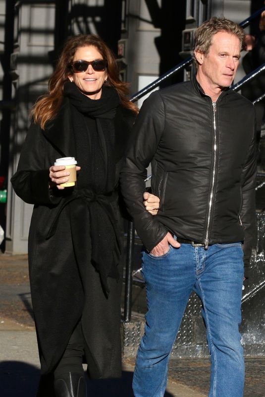 CINDY CRAWFORD and Rande Gerber Out for Lunch in New York 12/13/2022