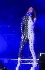 ELLIE GOULDING Performs at The Art for All Concert in Sydney 12/09/2022
