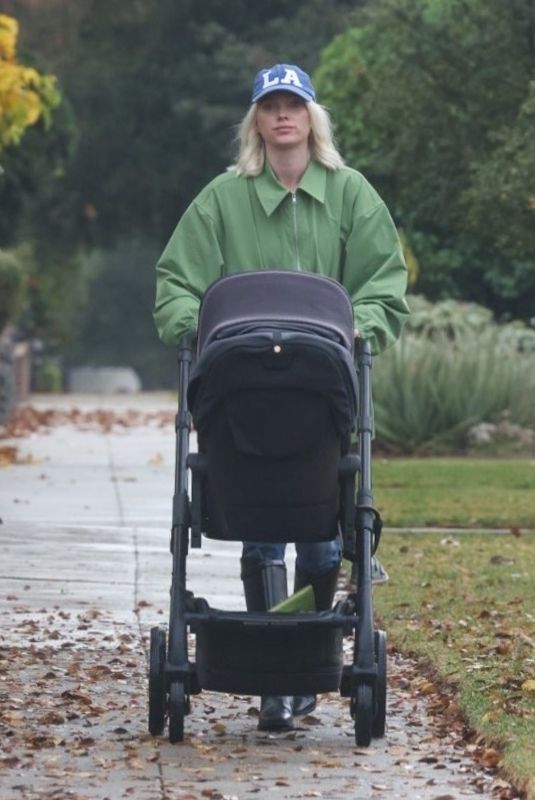 ELSA HOSK Out with Her Baby in Pasadena 12/02/2022