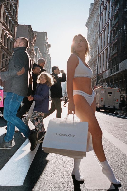 EMMA BROOKS for Calvin Klein 12/24/2022