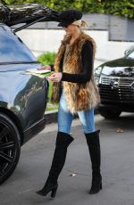 EMMA HERMAN Out for Lunch with a Friend at King