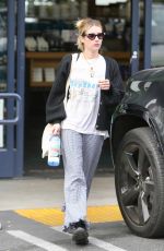 EMMA ROBERTS Shopping for Health Supplements at Earth Bar in West Hollywood 12/27/2022